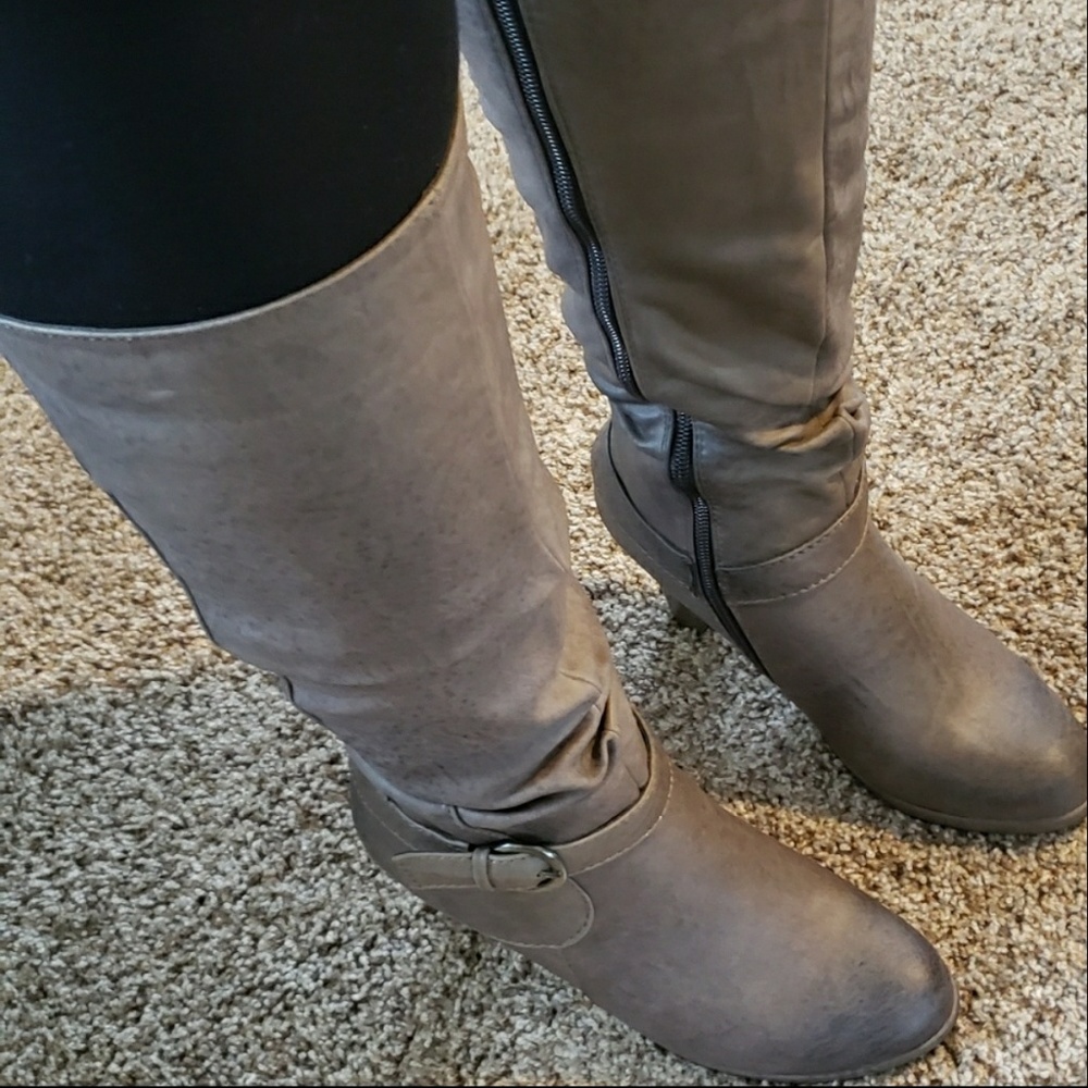 Decree Gray Boots NWT